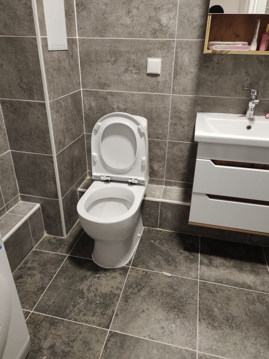 Сантехник Замена установка раковины ванны унитаза и многое другое.