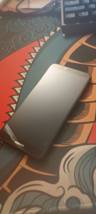 Huawei телефон старенький