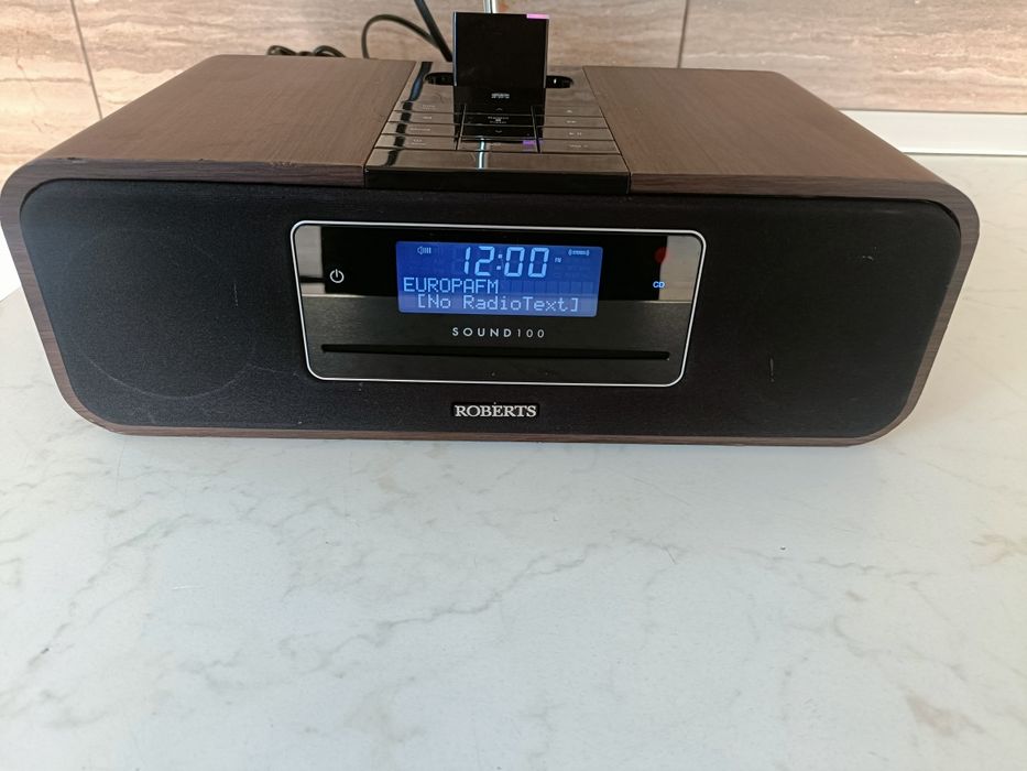 Roberts Sound 100, radio FM, CD player, dock ipod, auxiliar in, USB