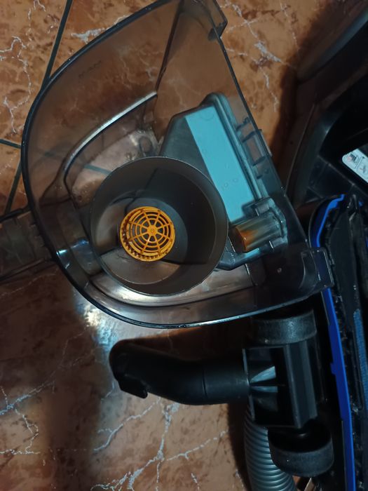 Aspirator Polti  și Philips .