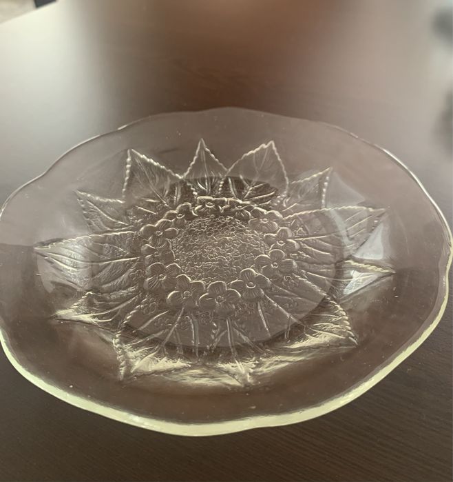 Красиви стъклени чинийки-като нови