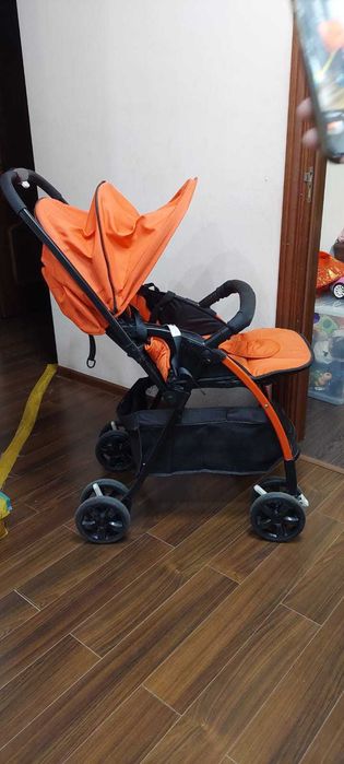 Детская прогулочная коляска