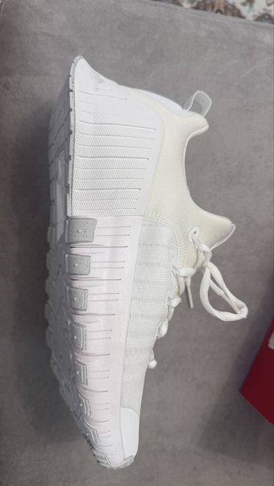NIKE женские кроссовки