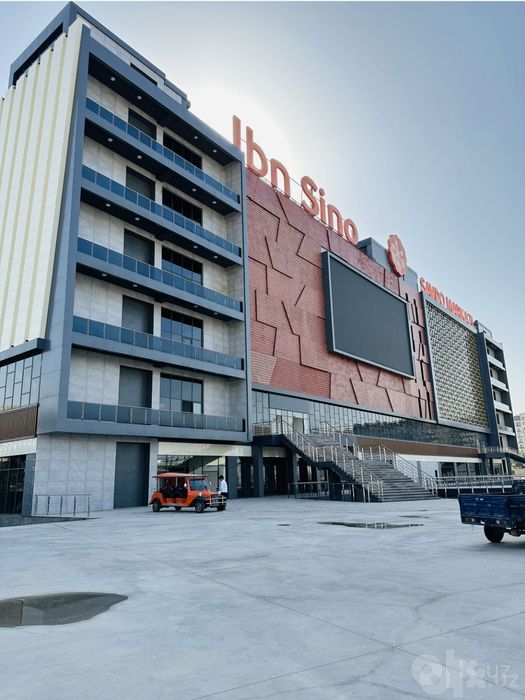 Продаётся 19 квм магазин на Строй Март Ибн Сино