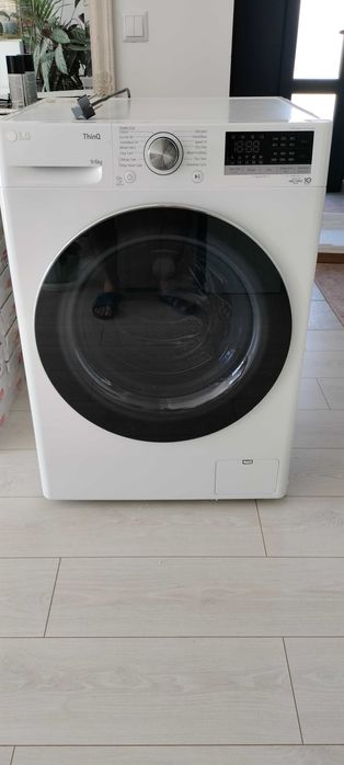 Mașină de spălat cu uscător LG ThinQ 9/6 kg model F4DZ509S2E