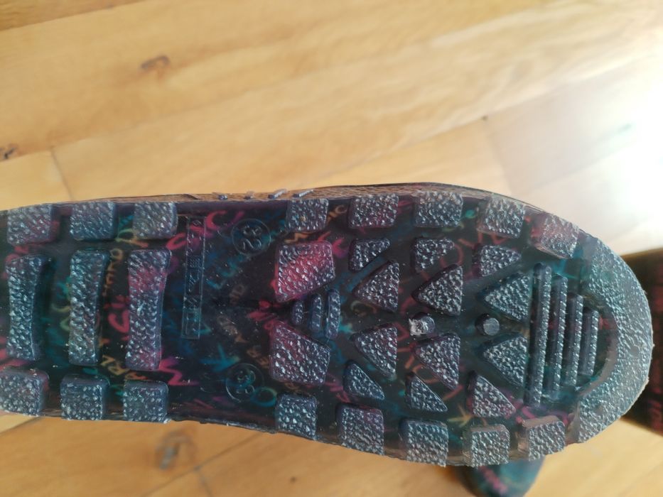 Нови и като нови маратонки ботуши 32-33 номер