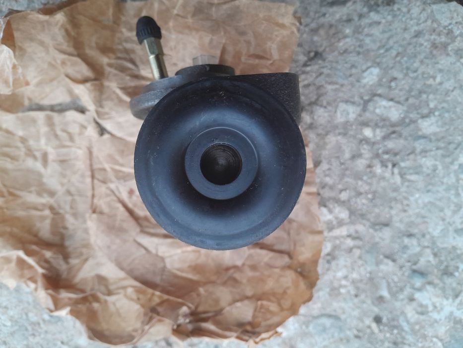 Дюзи четири  броя нови спирачен цилиндър за ifa