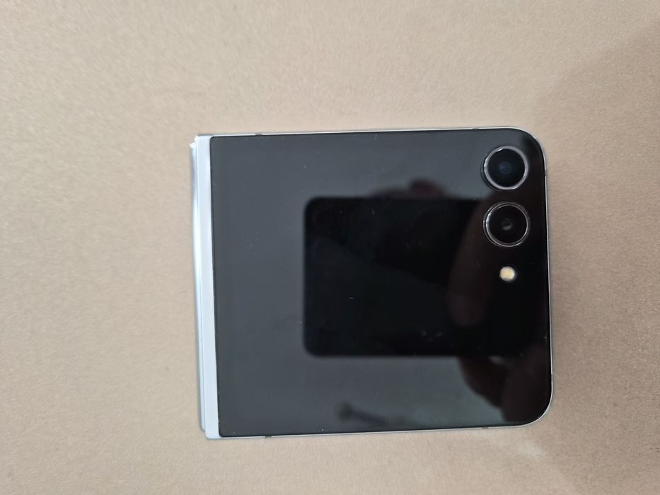Samsung Z Flip 5 , ca nou
