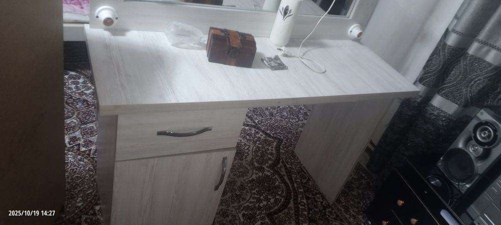 Гримерный стол сотилади