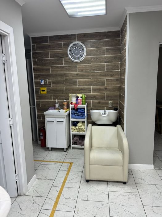 Продам парикмахерскую.