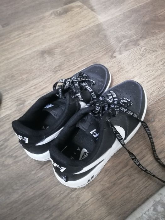 Кроссовки б/у хорошего качества