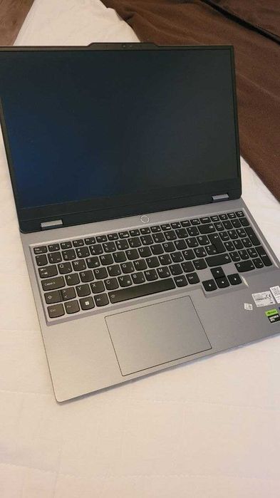 Laptop Gaming Lenovo LOQ 15IRX9 Intel i7 13650HX -  RTX 4050 NVIDIA - 16 GB DDR5 - 1TB SSD - 15.6" Full HD, IPS, 144Hz - QWERTZ