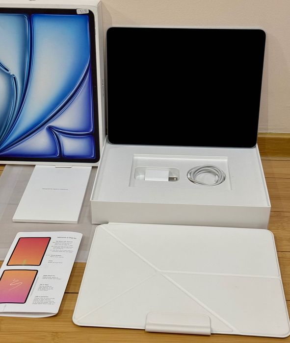 Ipad Air M2 13 (128gb) like new 100%