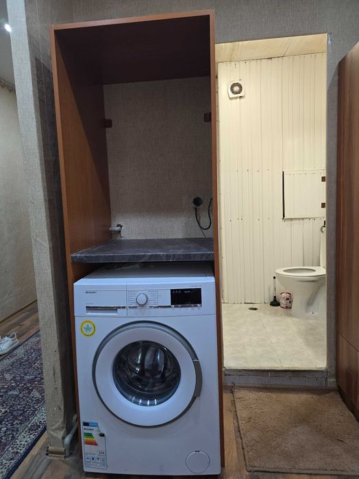 Продава се обзаведен двустаен (преустроен в тристаен) апартамент в кв. Стоян Заимов, гр. Сливен