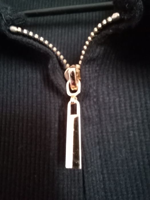 Къса Блуза с цип в черен цвят