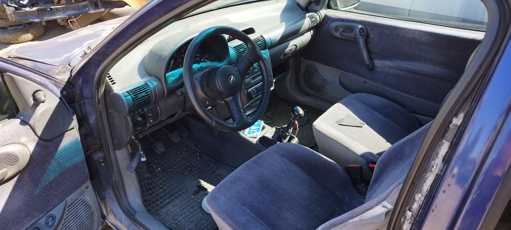 Опел Корса 1.4 МI