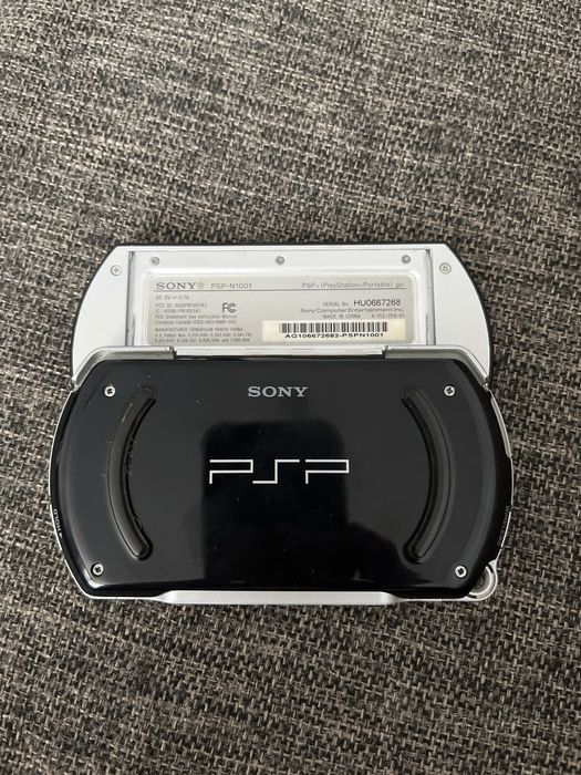 Sony PSP Go (модель PSP-N1001)