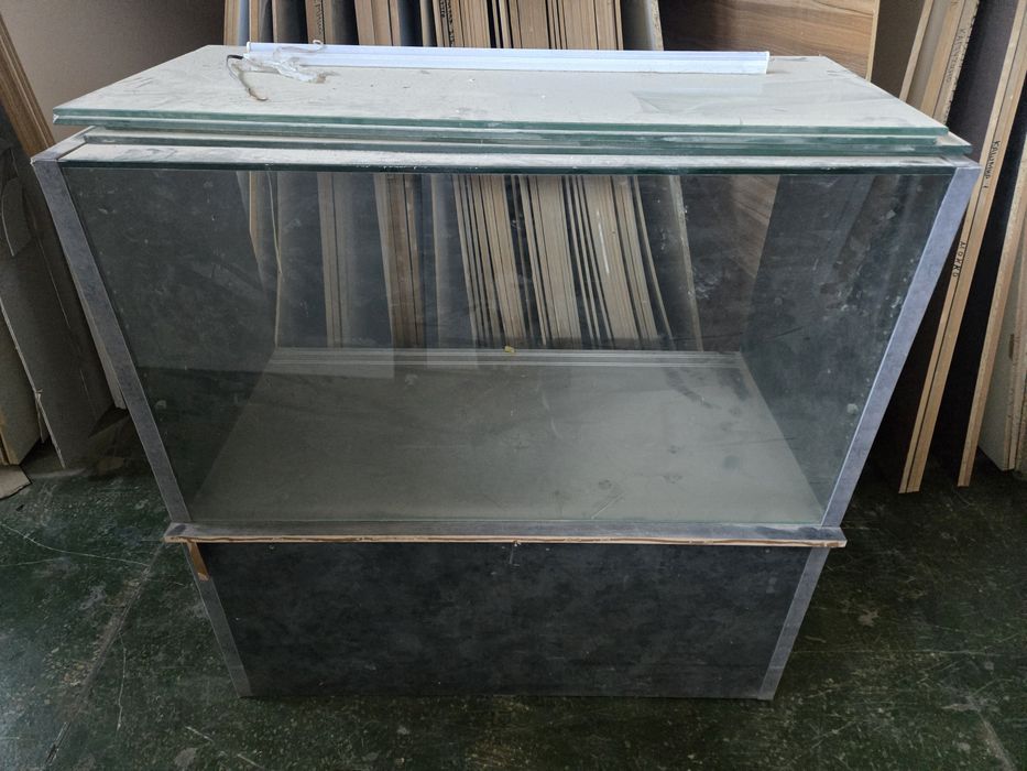 Витрина савдо учун тайор