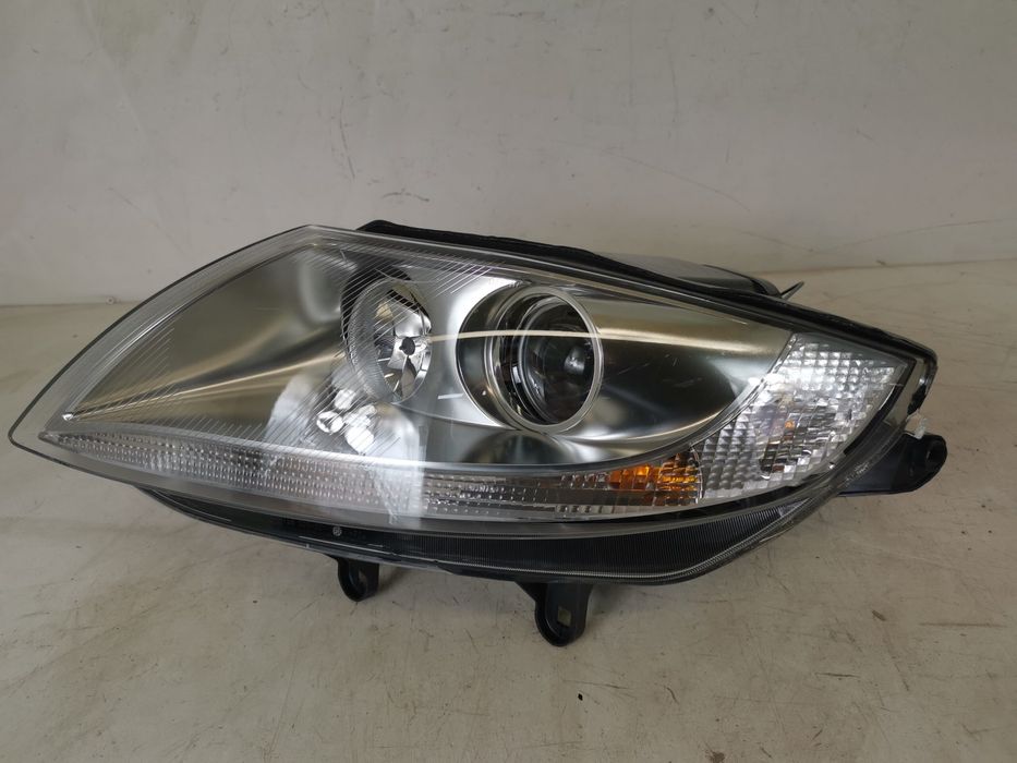 Фар Ляв с Халоген Z4 E85 / Far Lqv s Halogen Z4 E85 Оригинален, в добр