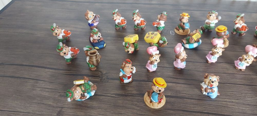 Figurine kinder între de la 1 la 2 lei bucata.