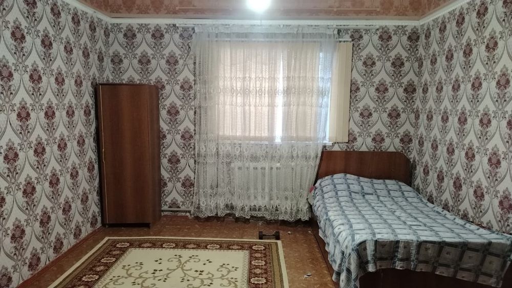 4 бөлмелі жер үй бір аулада орналасқан.