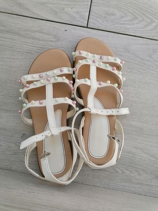 Sandale marimea 34