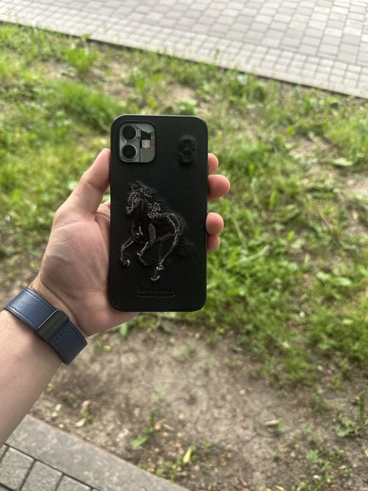 Продам телефон Айфон 12
