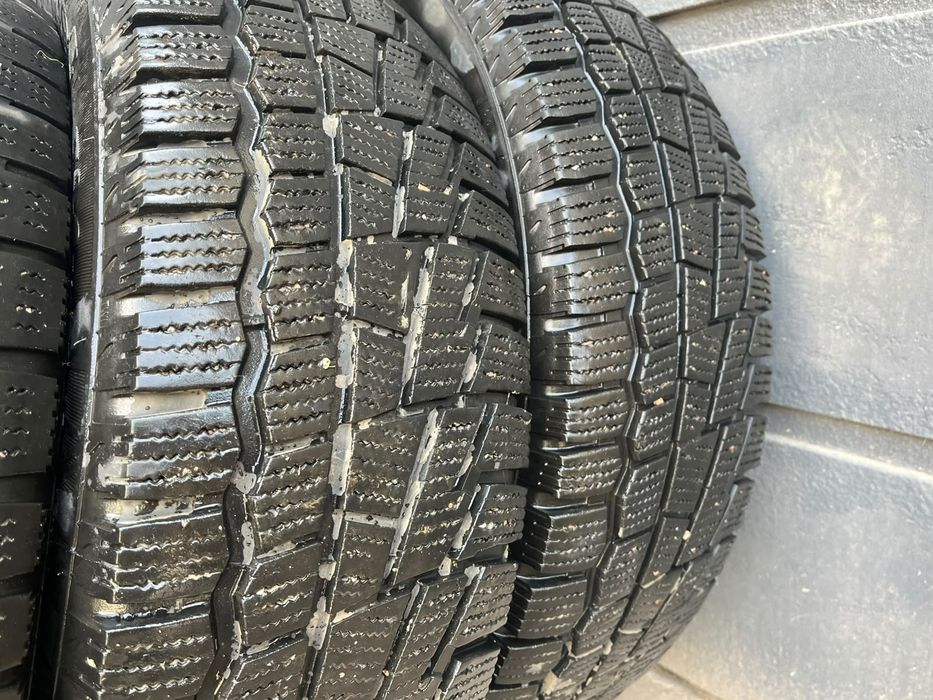 Продам шины 215/70R16