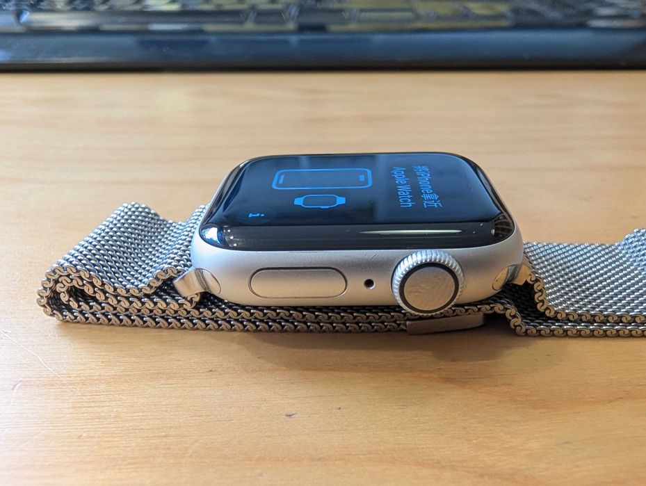 iWatch 4 40mm + оригинално зарядно и кабел
