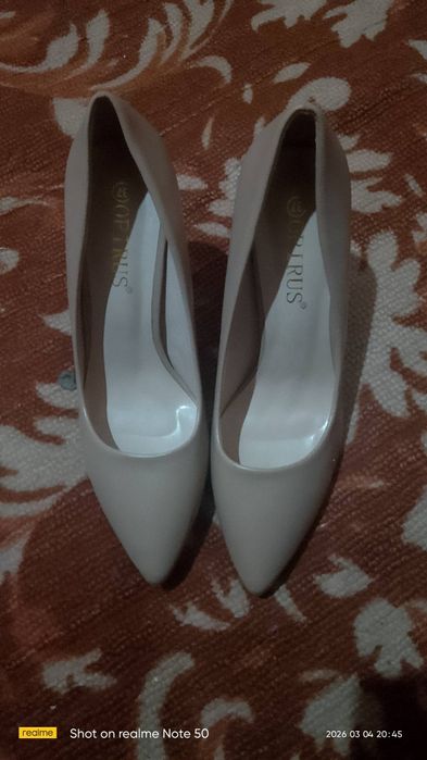 Tufli kablukli vecherniy klasikka ham utadi