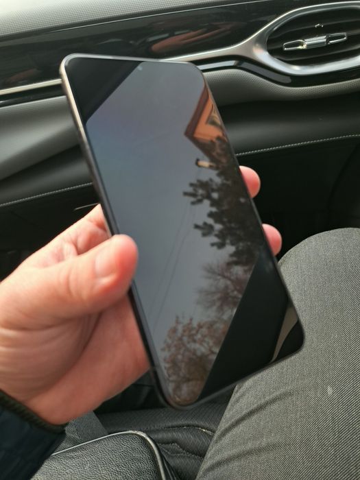 Samsung S22 Plus xotirasi 8/128GB