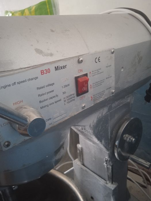 Duxopka 3 fazali mikser 30 kg 220 volt  holati yangi