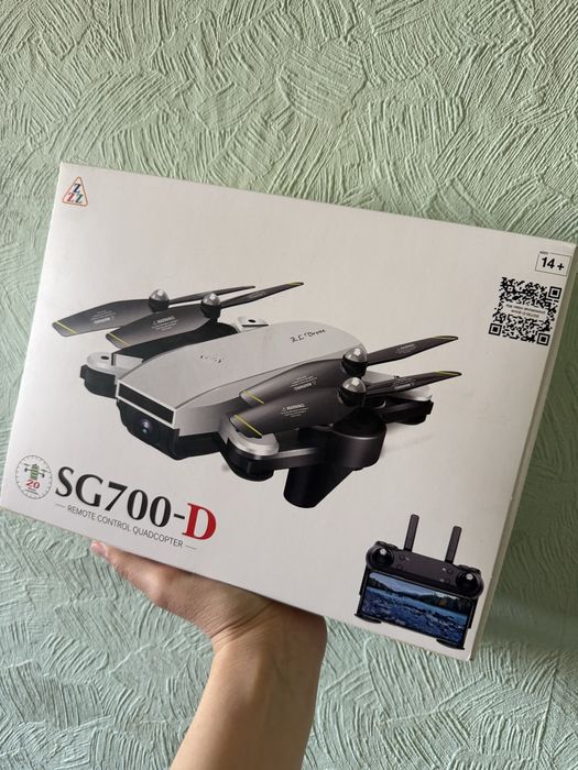 Дрон SG700-D drone