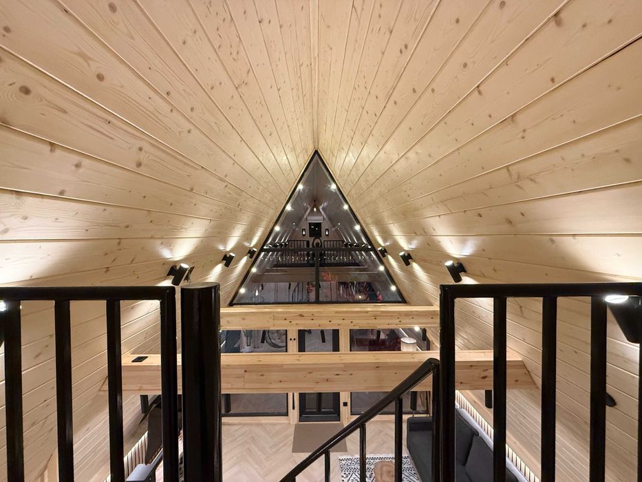 Дом в стиле A-frame (приватная територия)