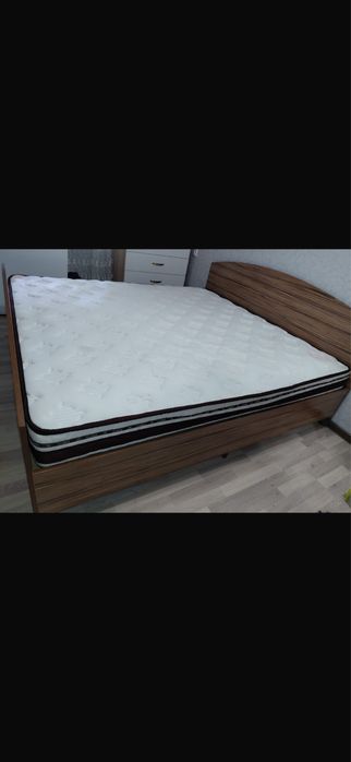 Двуспальная кровать