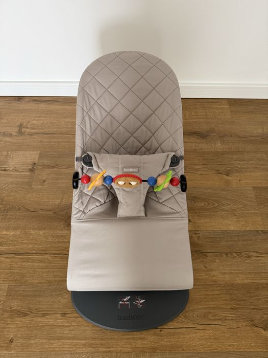 Balansoar BabyBjorn cu bara de jucarii