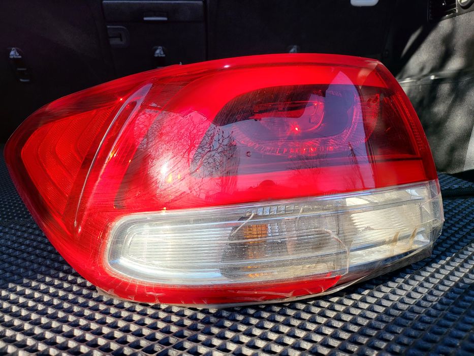 Задняя левая фара