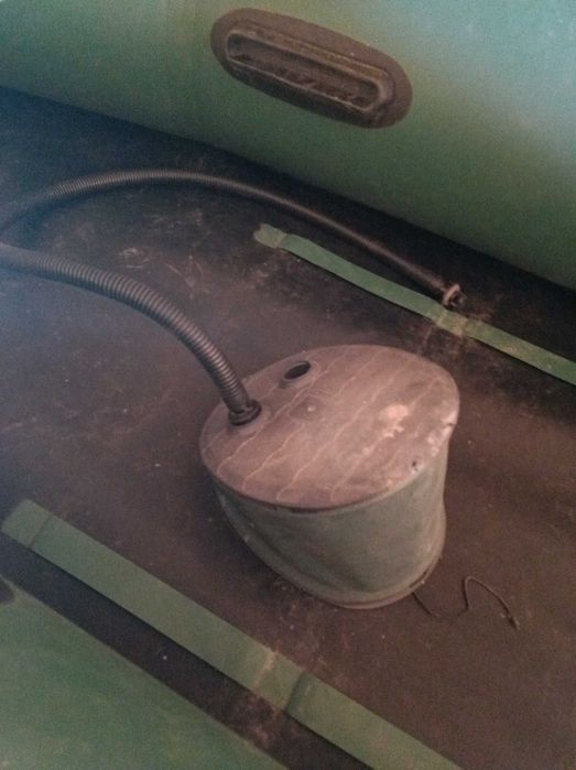 Лодка с двигател