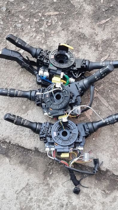 Переключатель поворотов на  Toyota Estima Договорная