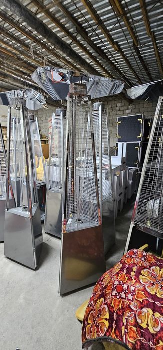 Уличный газовый обогреватель аренда . Уличный кaмен прокат. Стол стул