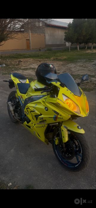 Мотоцикл 400cc.
