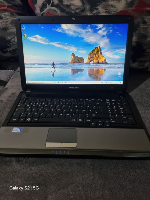 Лаптоп Samsung R540