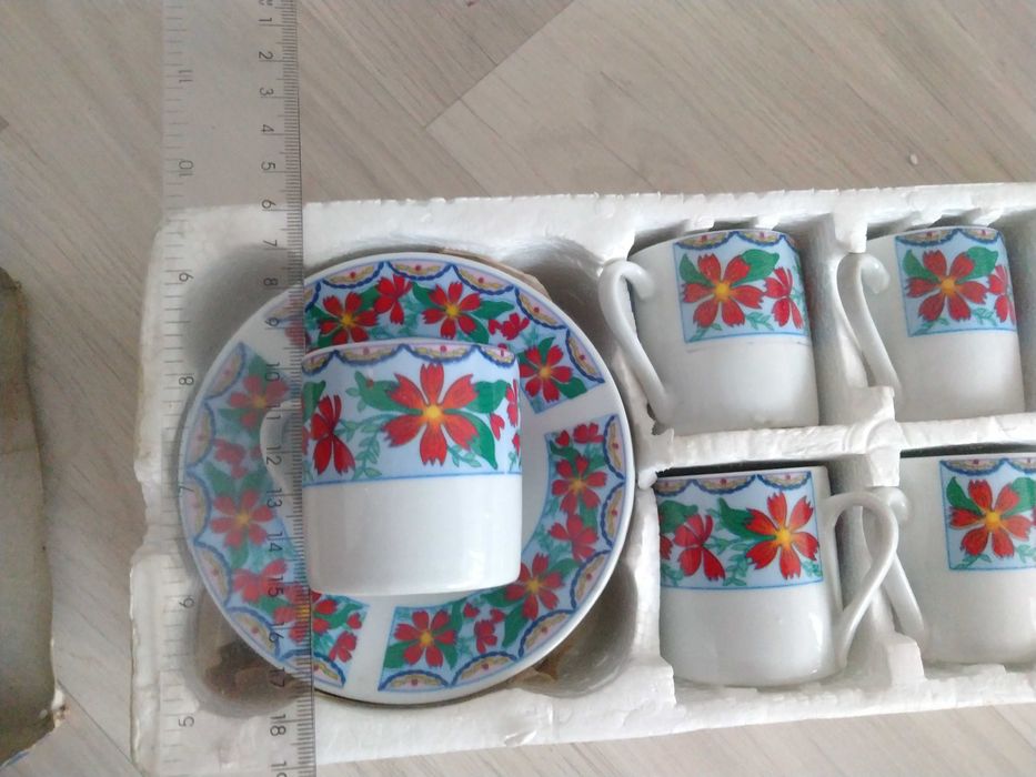 Set 6 cescute si 6 farfuriute - model floral