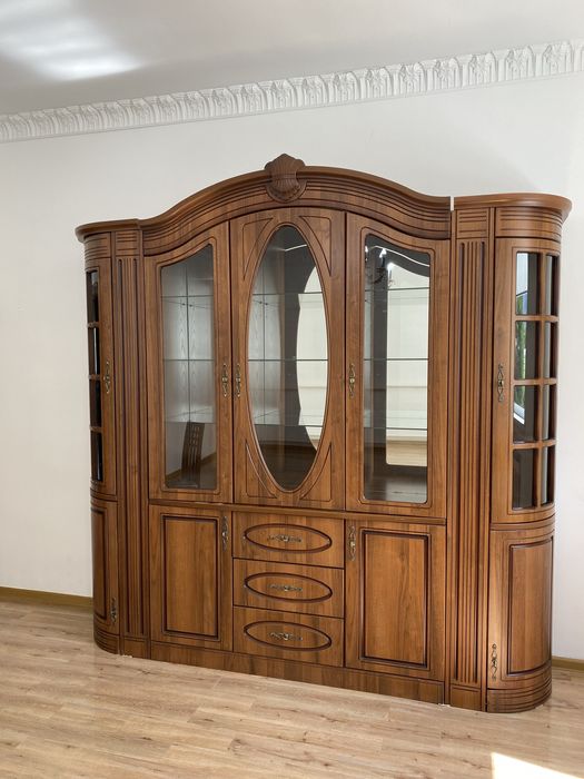 Продам горку в гостиную, зал.