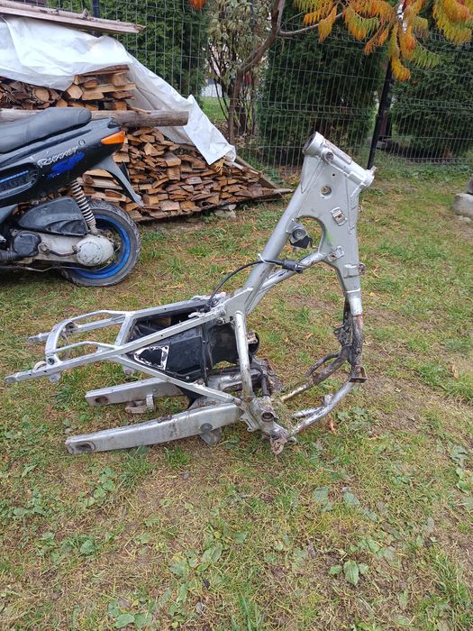 Dezmembrez (piese, cadru)Husqvarna wr 125cc 2t