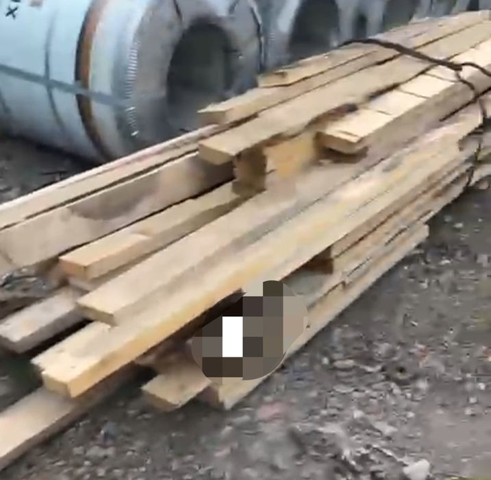 Доски брус балки