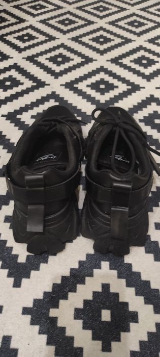 Кроссовки женские