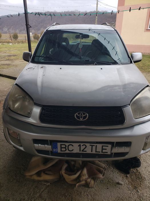 Vând Toyota rav 4 an 2003 pentru dezmembrări!