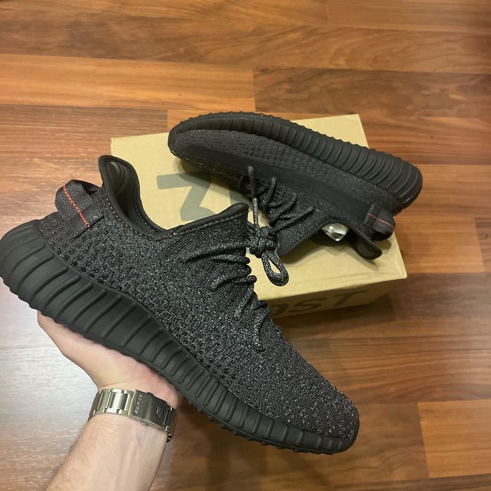 Adidas Yeezy Boost 350 V2 Black 43 1/3 zebra white black carbon onyx beluga bone 500 700