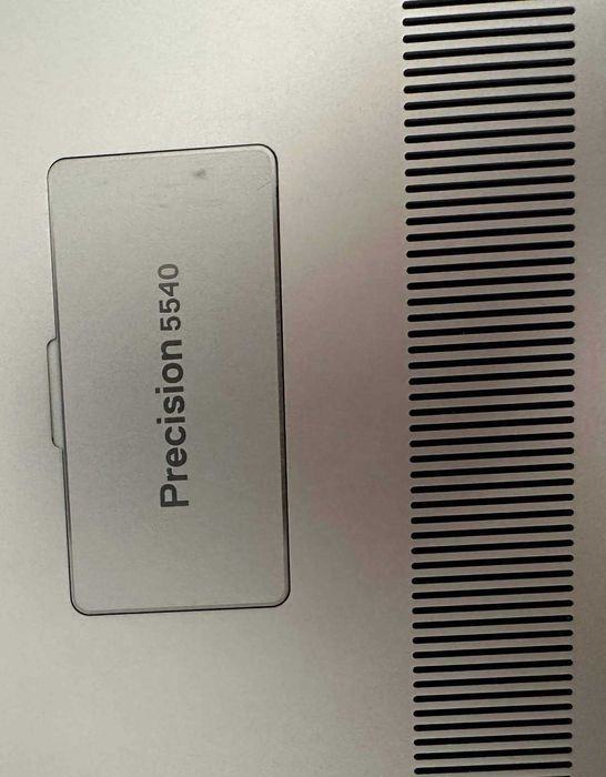 Dell Precision 5540 – i7 / 32GB / 1TB / Quadro 4GB + baterie NOUĂ 97Wh
